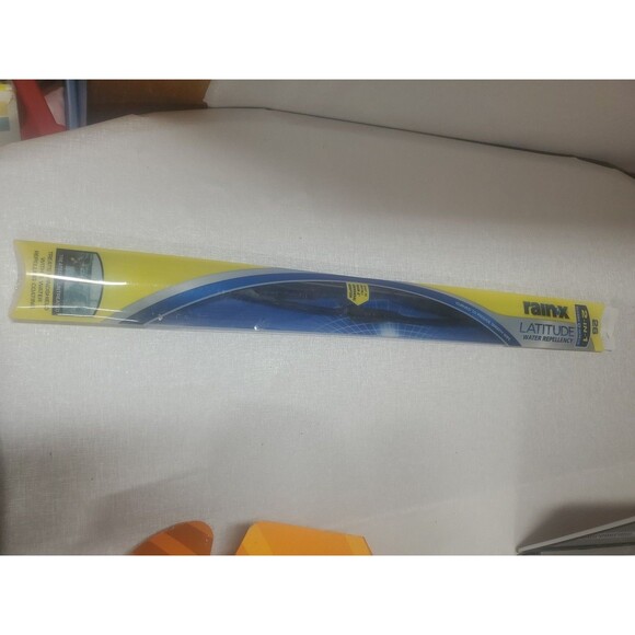 Rain-X Other - Rain-X 50792812 26 inch Latitude Water Repellency 2-in-1 Wiper Blade